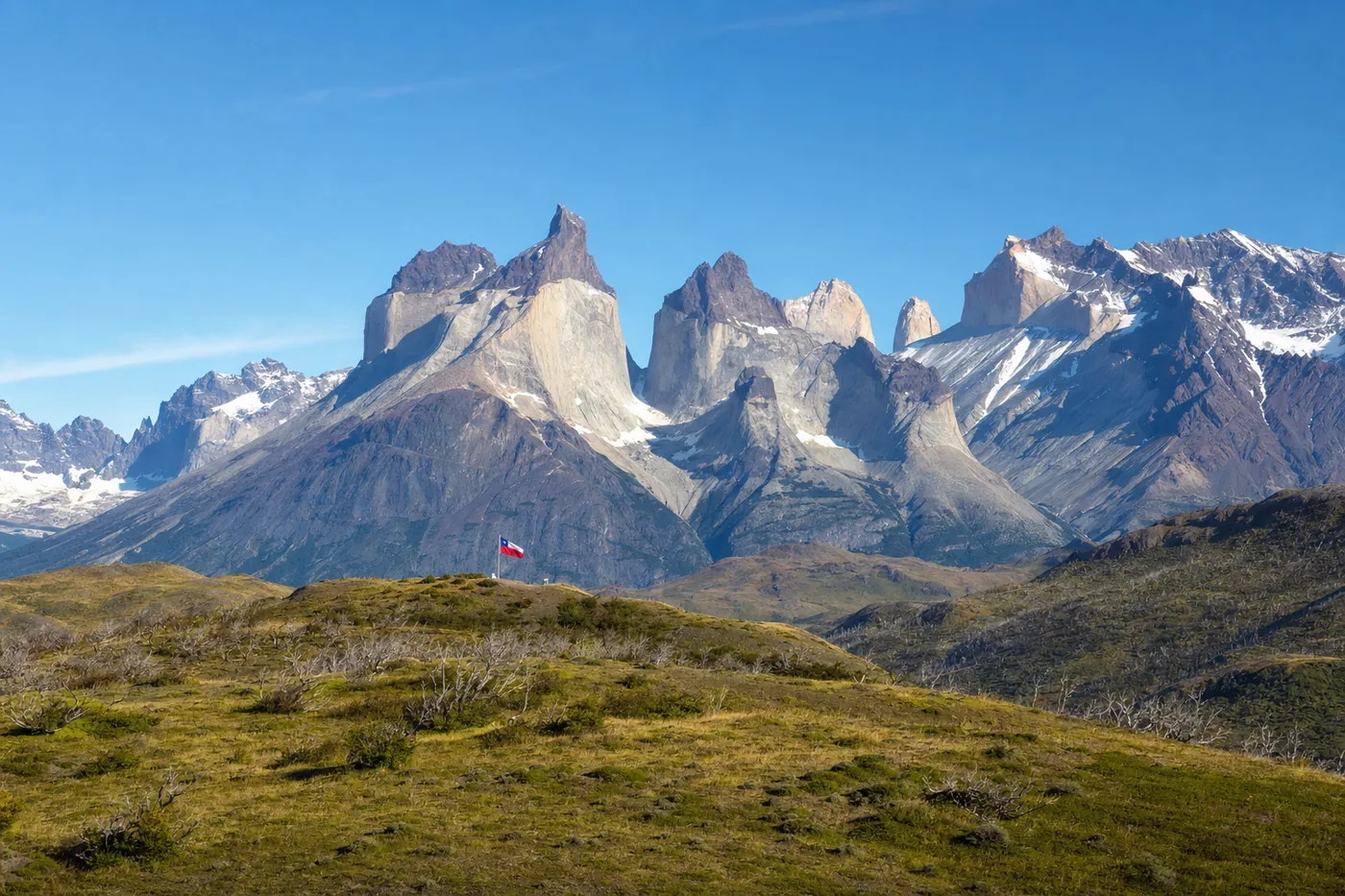 Chile – bekanntes Wahrzeichen mit der Landesflagge