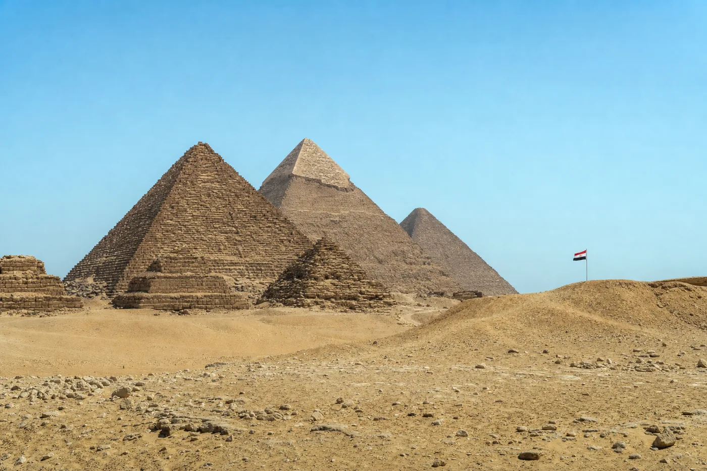 Ägypten – bekanntes Wahrzeichen mit der Landesflagge