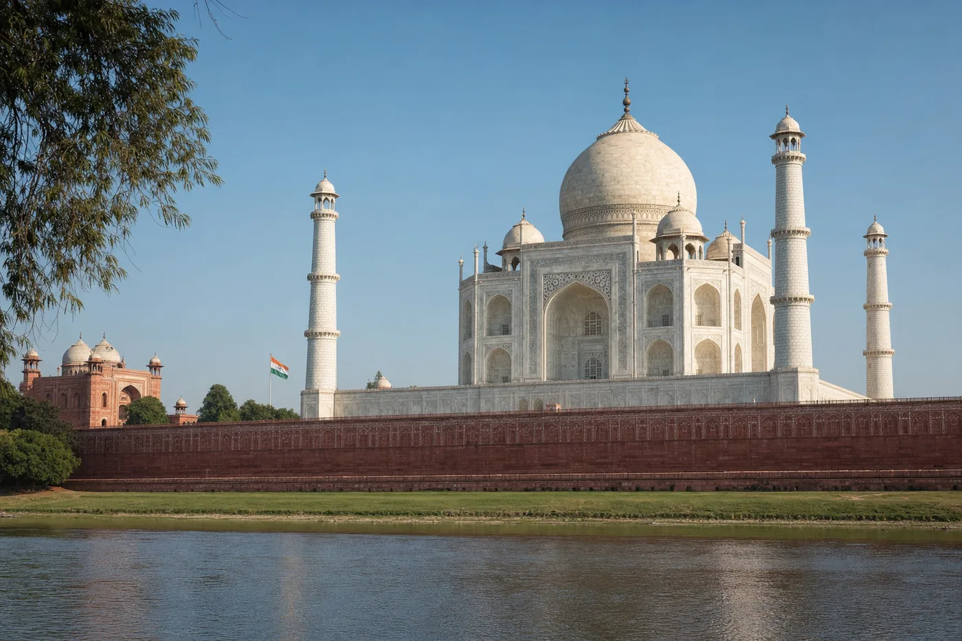 Indien – bekanntes Wahrzeichen mit der Landesflagge