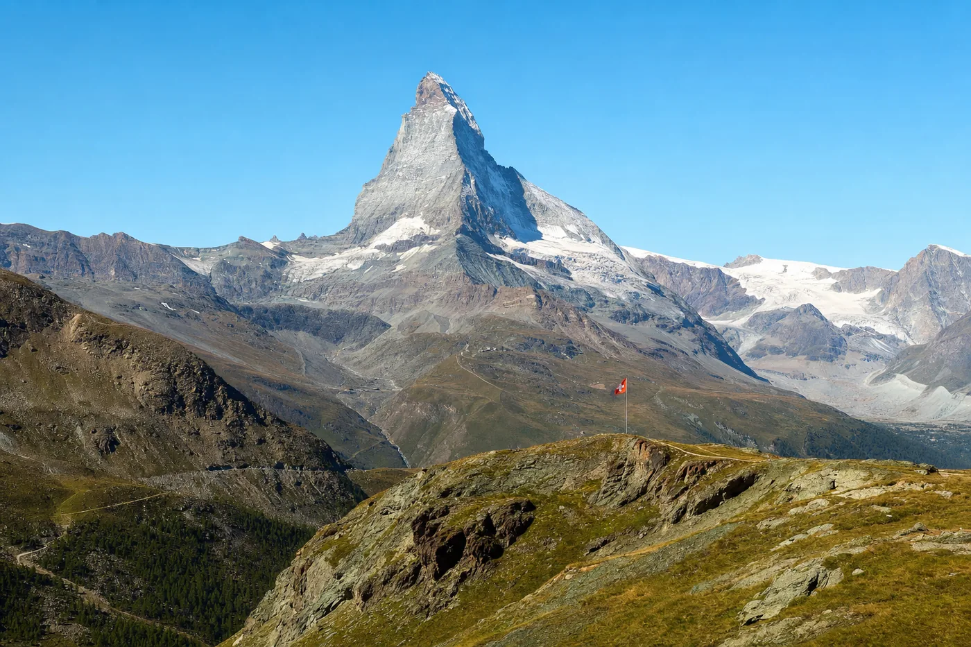 Schweiz – bekanntes Wahrzeichen mit der Landesflagge